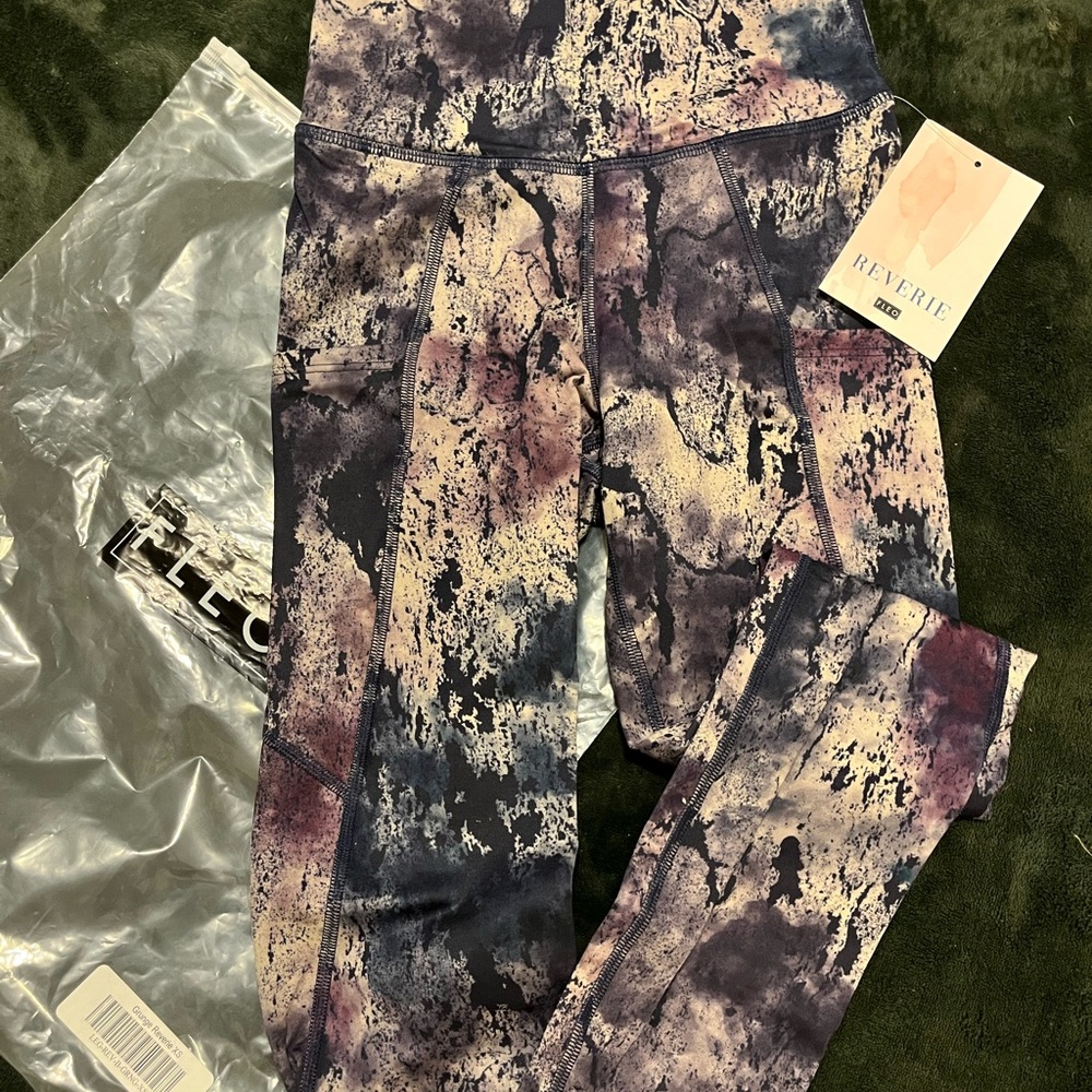 Women’s FLEO Leggings - Multicolor
